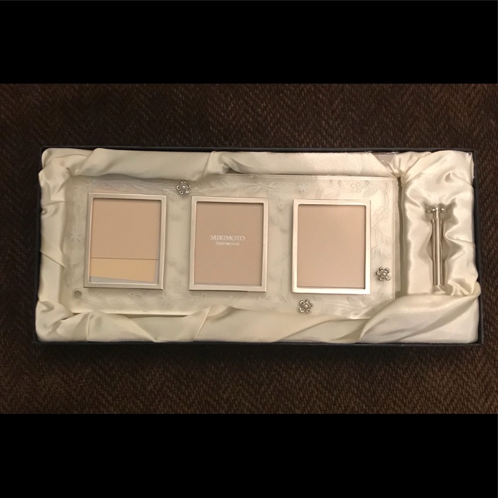 NIB- MIKIMOTO AUTHENTIC Pearl Embellished Frame